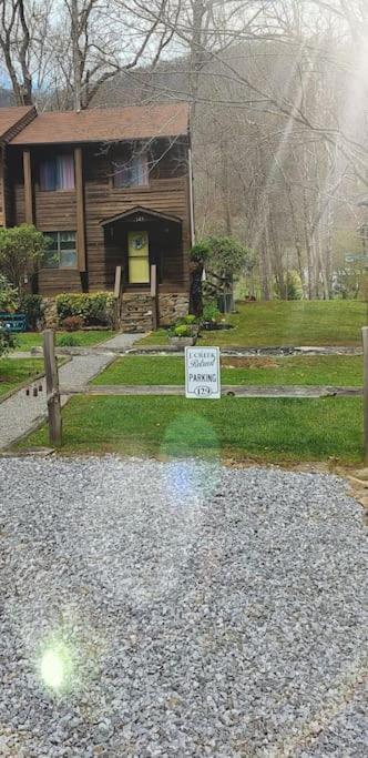 マギー・バレー J.Creek Retreat, Creekside Townhouse +1 Car Garageヴィラ エクステリア 写真
